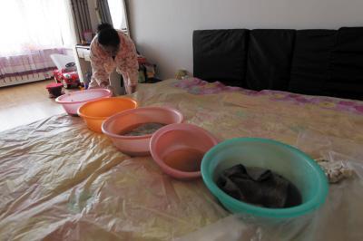 尉犁楼上漏水，住户失联，小区没物管，业主维权难！律师来支招……